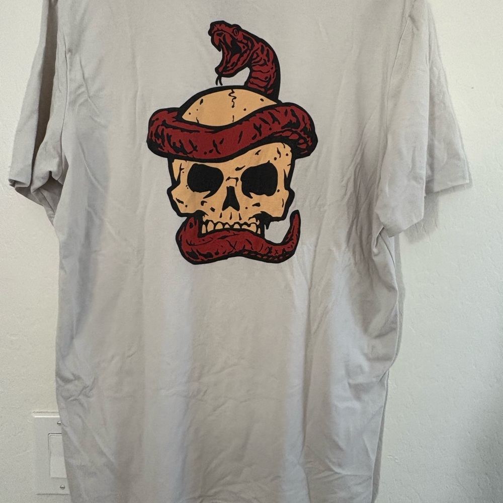 Under Armour Light Gray Skull Graphic T-Shirt - Picture 2 of 5